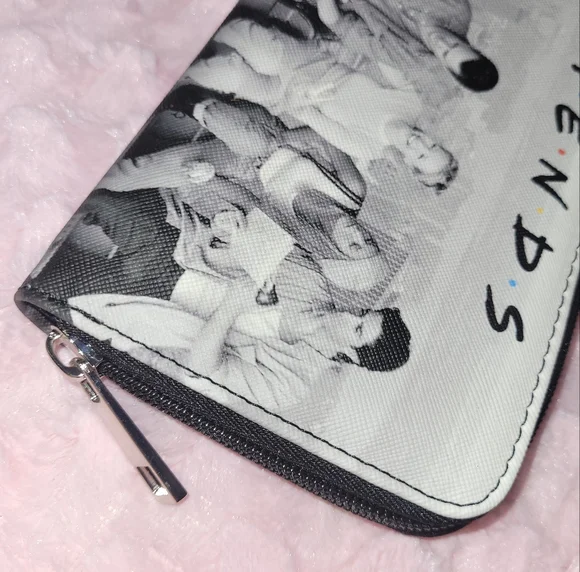 F•R•I•E•N•D•S zip-around wallet - Picture 10 of 16